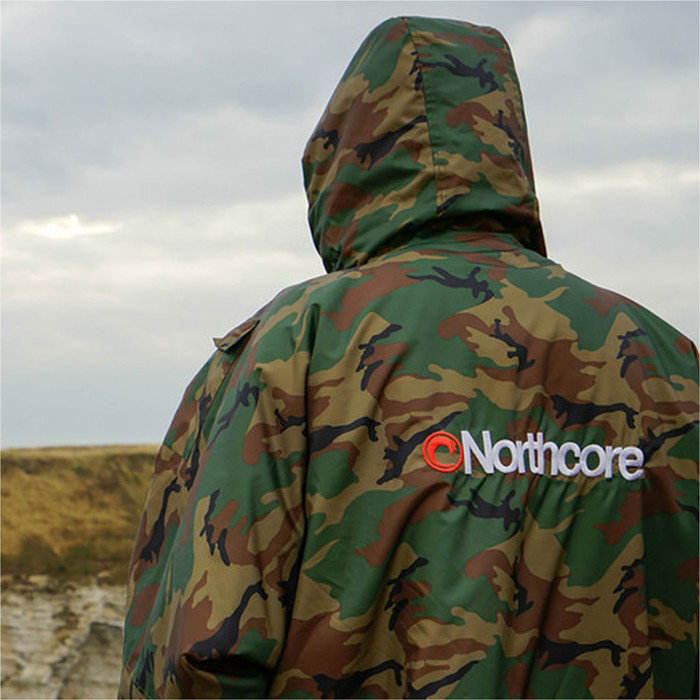 2024 Northcore Beach Basha Sport Long Sleeve Changing Robe / Poncho NOCO24N - Camo